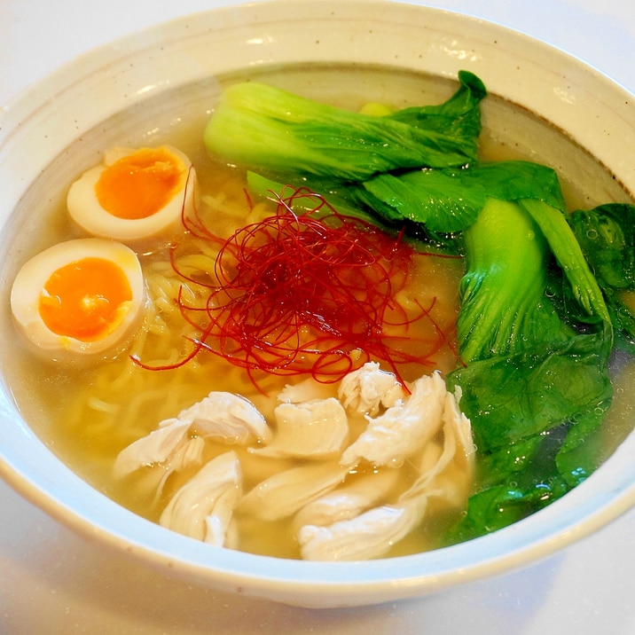 休日のランチに是非！鶏ささみの塩ラーメン